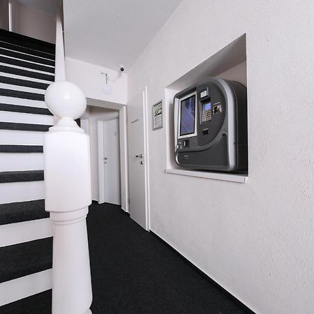 24/7 Selfcheckin Schmiedestrasse Hotel Leer Bagian luar foto